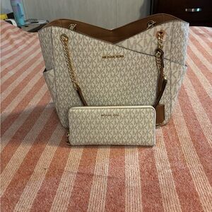 MICHAEL Michael Kors White and Brown Shoulder Bag Set